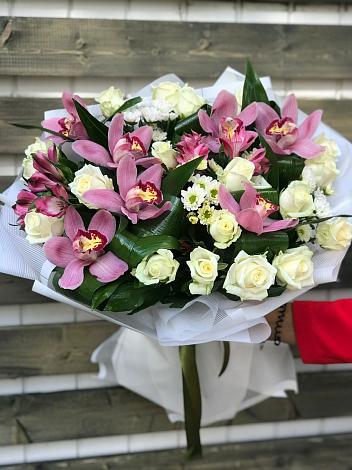 Букет цветов из: Розы и Хризантемы в Пустоши