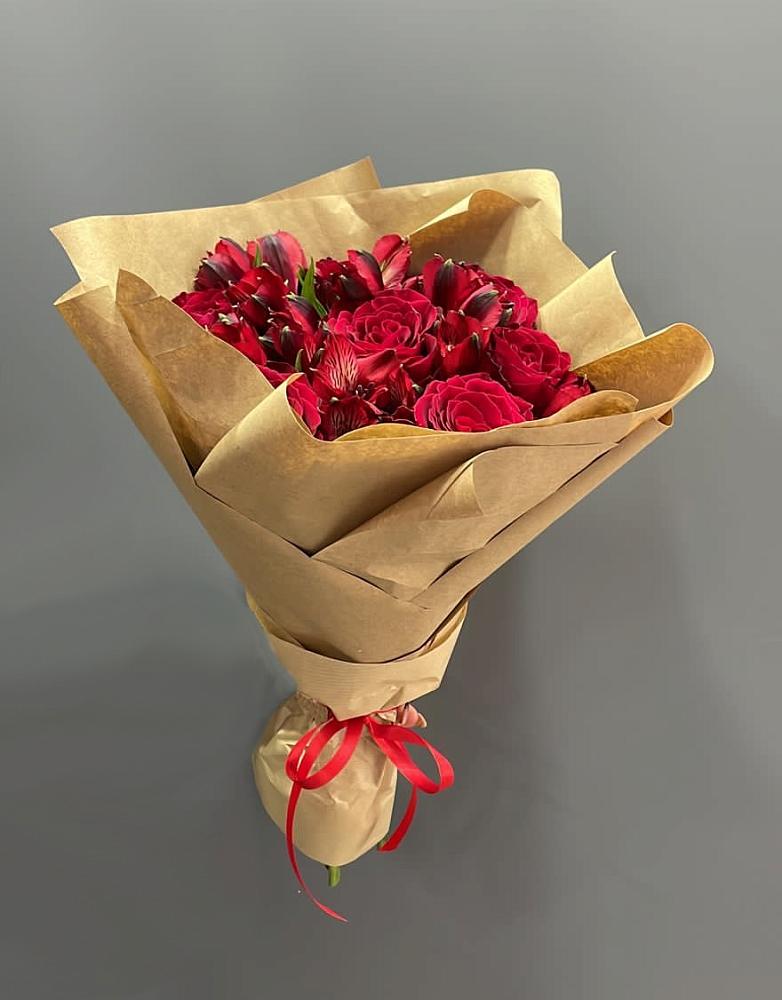 Букет цветов из: Альстромерии и Розы в Пустоши