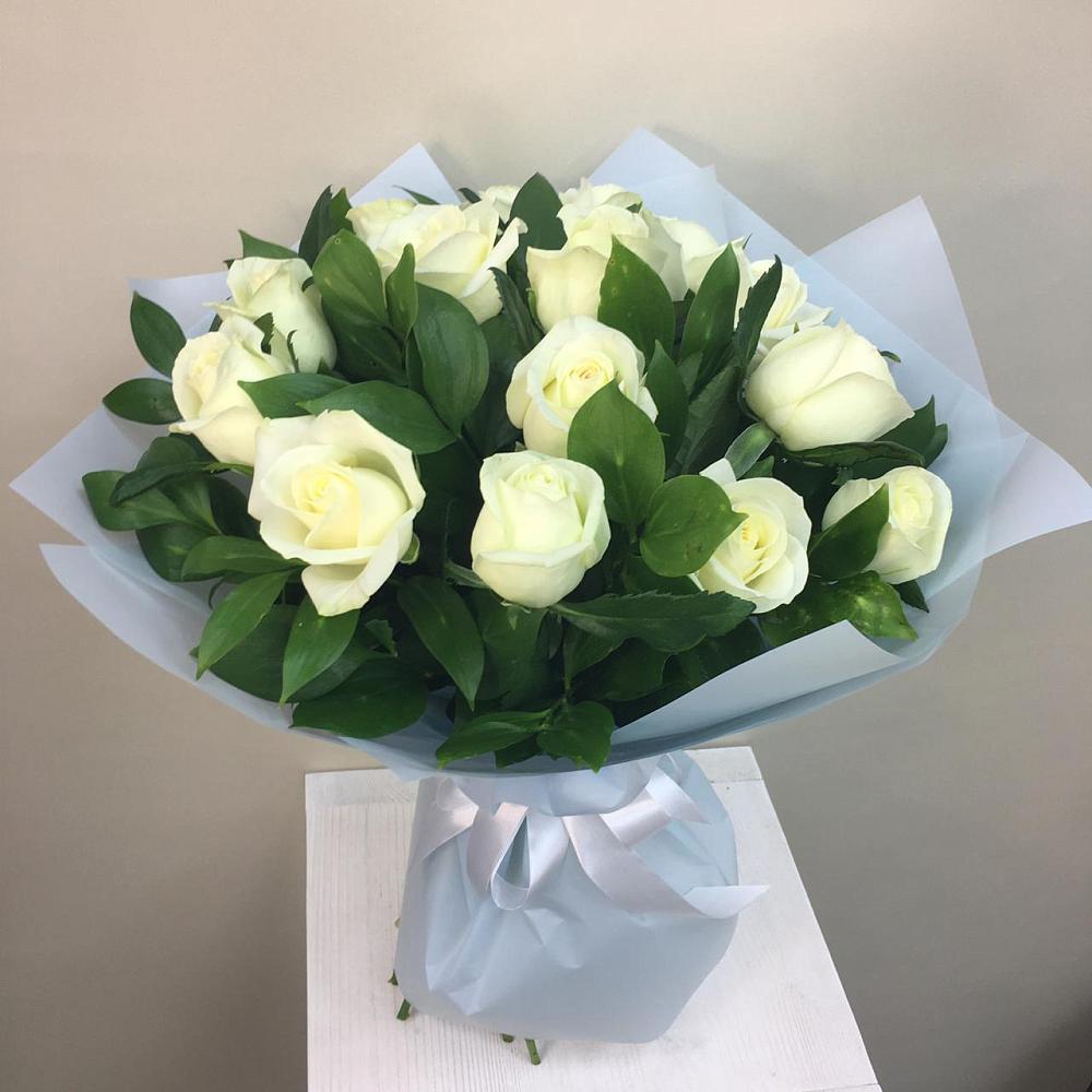 Букет 15 Белых роз Проуд в Пустоши