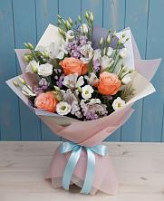 Букет цветов из:  Лизиантусы, Розы, Альстромерии и Гипсофила в Пустоши