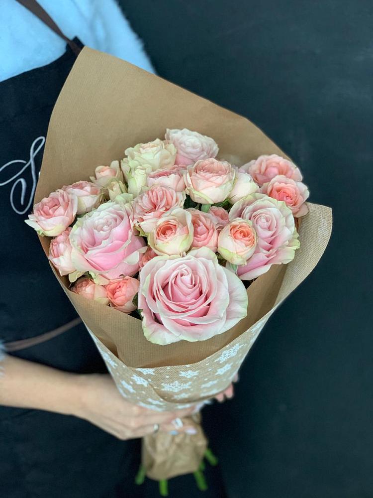 Букет цветов из: Хризантемы и Розы в Пустоши