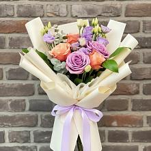 Букет цветов из:  Лизиантусы и Розы в Пустоши