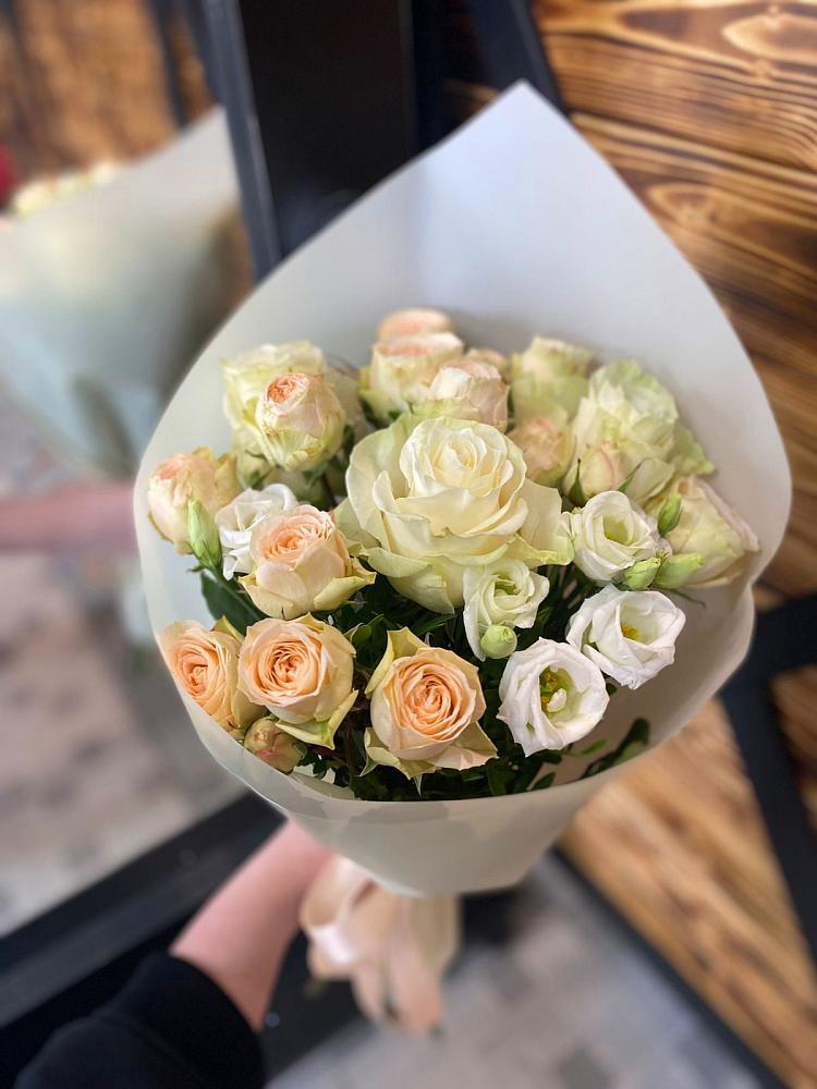 Букет цветов из: Розы и Лизиантусы в Пустоши